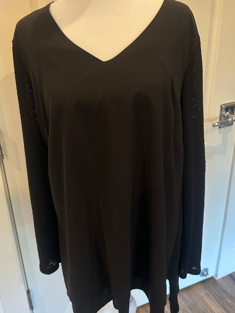 Johnston & Murphy Black V-Neck Long Sleeve Tunic